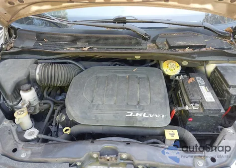 2014 Chrysler Town & Country Touring z USA, uszkodzony, nr VIN 2C4RC1BG9ER293974